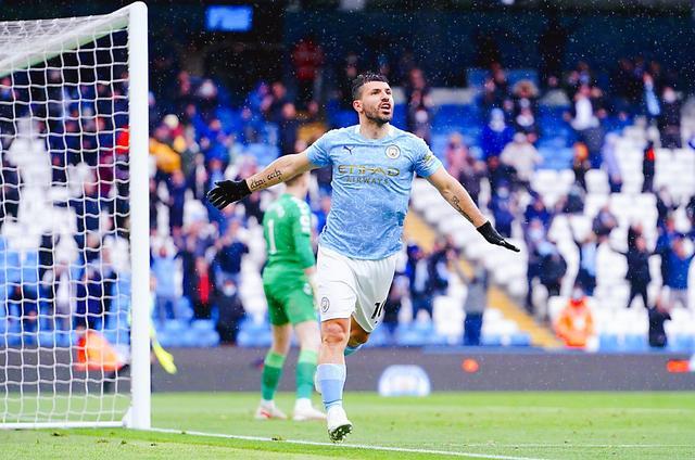  莱比锡红牛火力全开，五球横扫对手登顶积分榜  